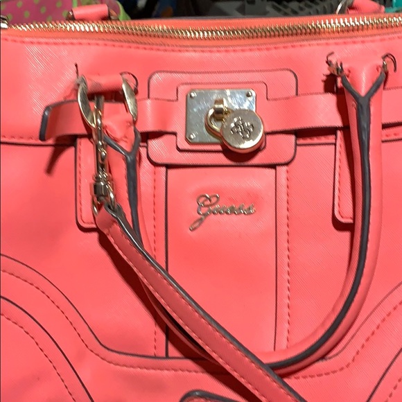 Guess purse - Picture 1 of 1